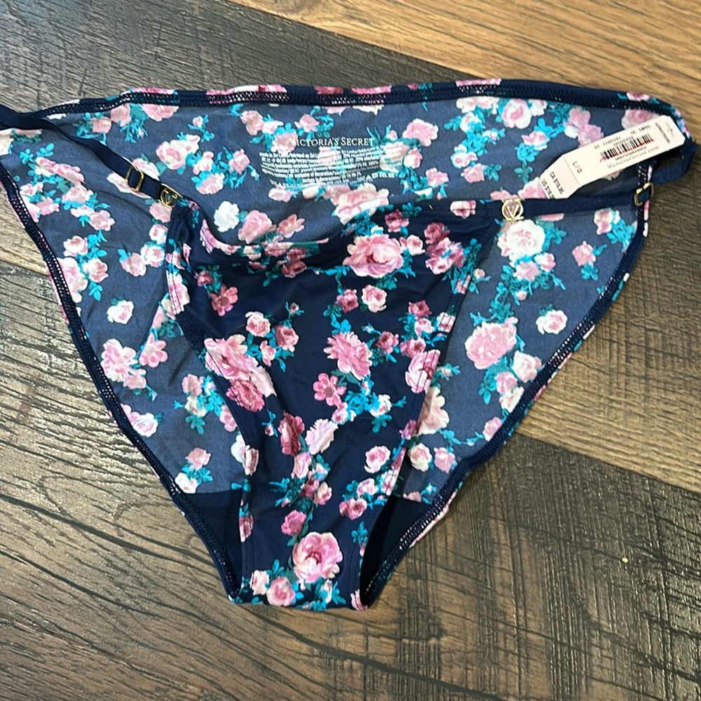 Victoria’s Secret new panties strings sides size Lg